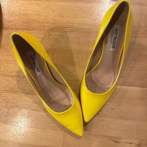 JOY IN LOVE Women's Yellow Patent Leather Pointed Toe Stiletto Pumps
